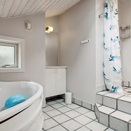 Tilje - 800m From The Sea By Interhome