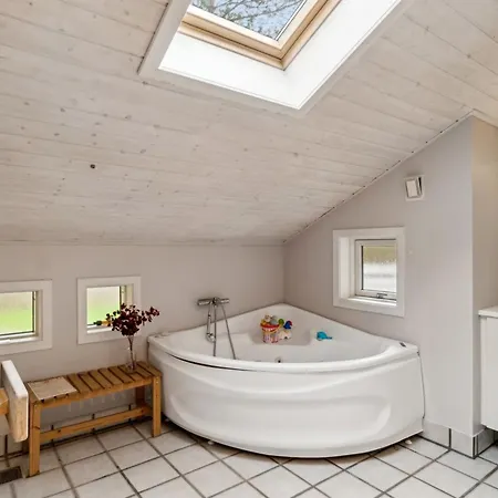 Tilje - 800m From The Sea By Interhome Feriehus